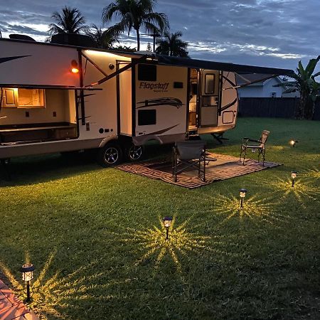 Cozy Camper - Free Parking Hotell Miami Exteriör bild