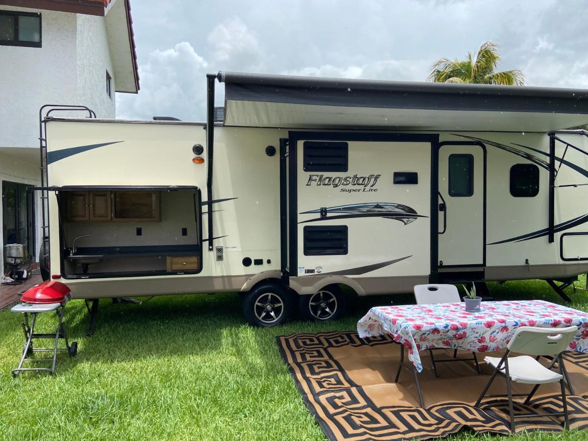 Cozy Camper - Free Parking Hotell Miami Exteriör bild