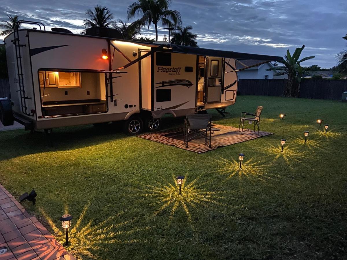 Cozy Camper - Free Parking Hotell Miami Exteriör bild